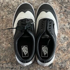 Vans Black and White Era Wingtip